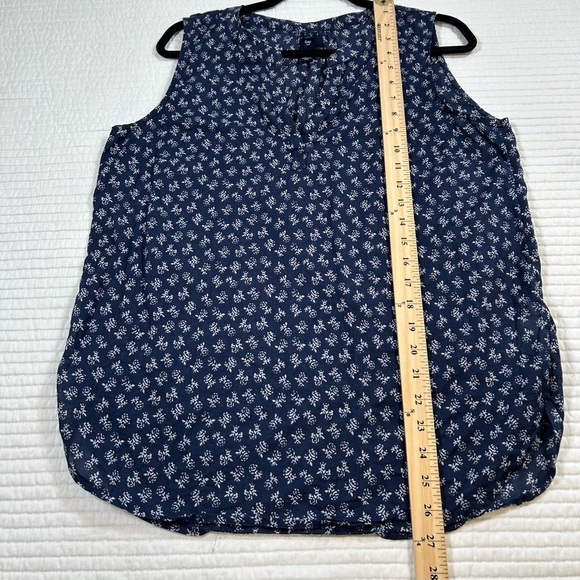 GAP Blue and White Tank Top with Abstract Pattern. Size Medium. - Picture 5 of 7